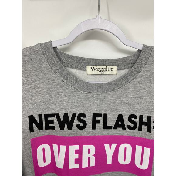 Wound Up Womens News Flash Over You Long Sleeve Crewneck Sweatshirt NEW XS - Picture 3 of 7